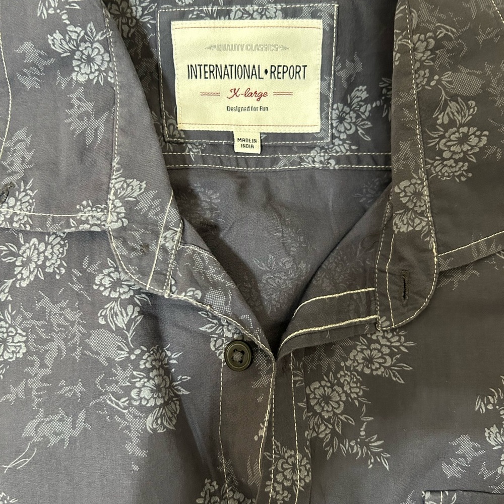 Men's Floral Button-Down XL Shirt in shades of blue - Picture 3 of 7